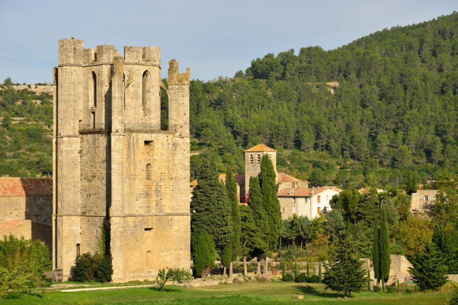 Abbaye de Lagrasse. Bjul - Fotolia