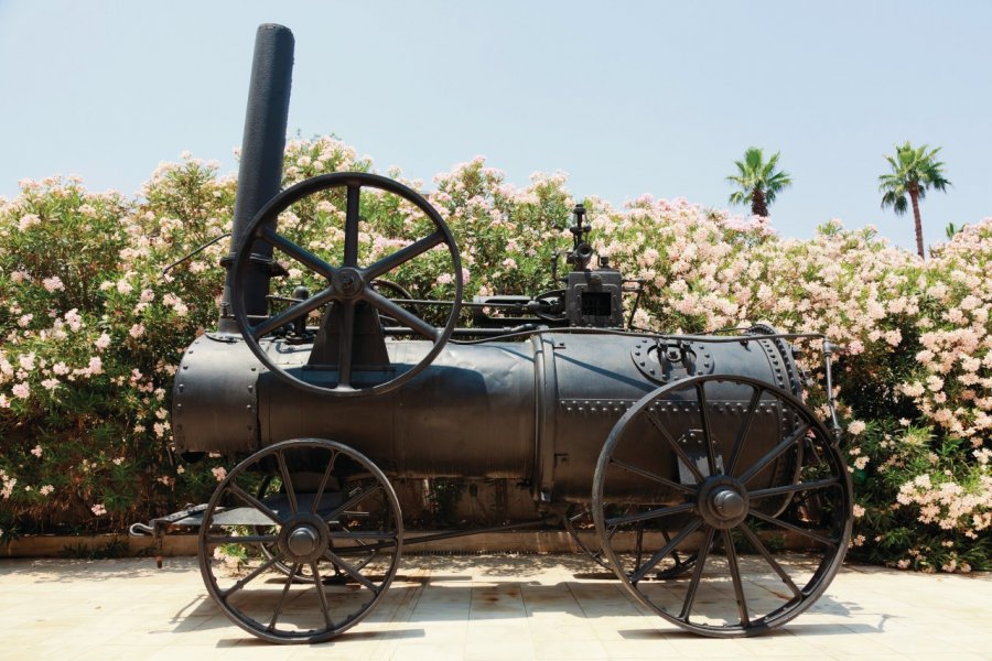 Vieille locomotive dans le centre-ville de Larnaka. Julien HARDY - Author's Image