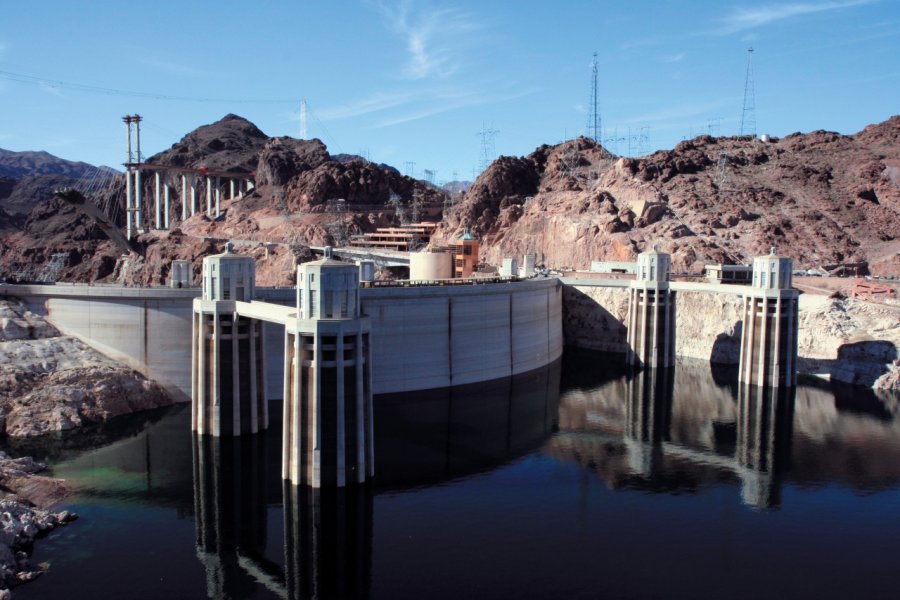 Le barrage Hoover (Hoover Dam) a domestiqué le puissant Colorado. Stéphan SZEREMETA