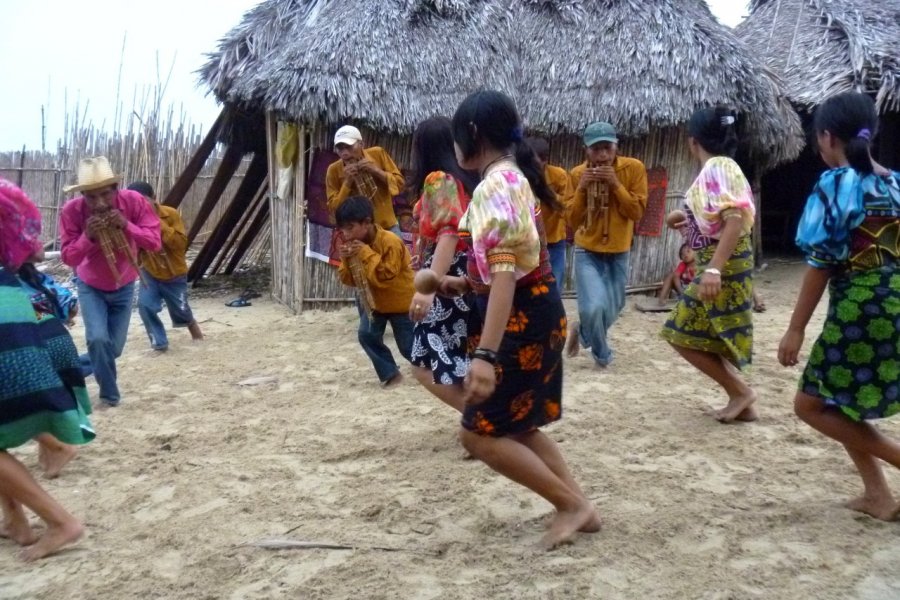 Danse traditionnelle guna. Nicolas LHULLIER