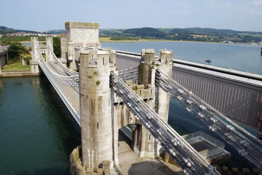 Les ponts parallèles de Conwy. pauledwards - iStockphoto.com