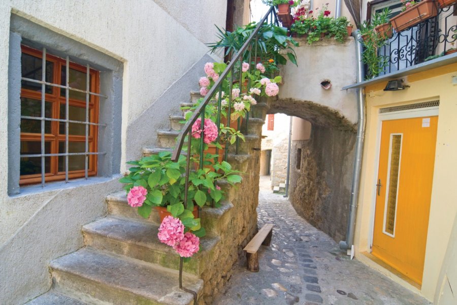 Ruelle du village de Baška, île de Krk. Dziewul - iStockphoto