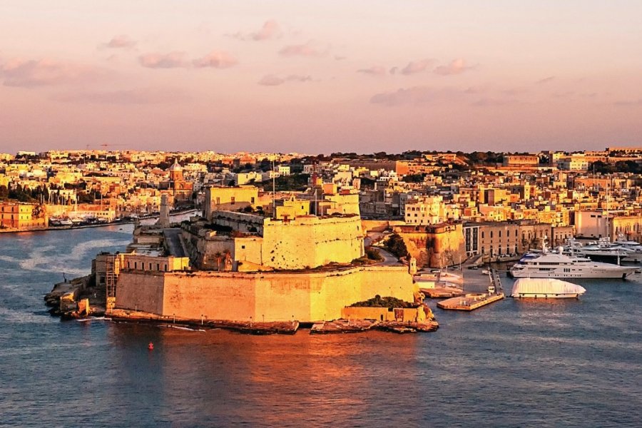 Le Fort Saint-Ange au crépuscule. MVorobiev - iStockphoto