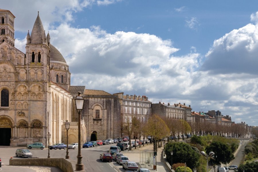 Le vieux quartier d'Angoulême Peter Garbet - iStockphoto.com