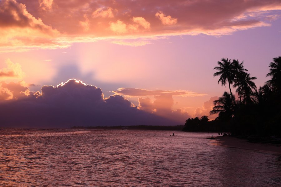 Coucher de soleil sur la plage de Bois Jolan. shutterstock - Tupungato