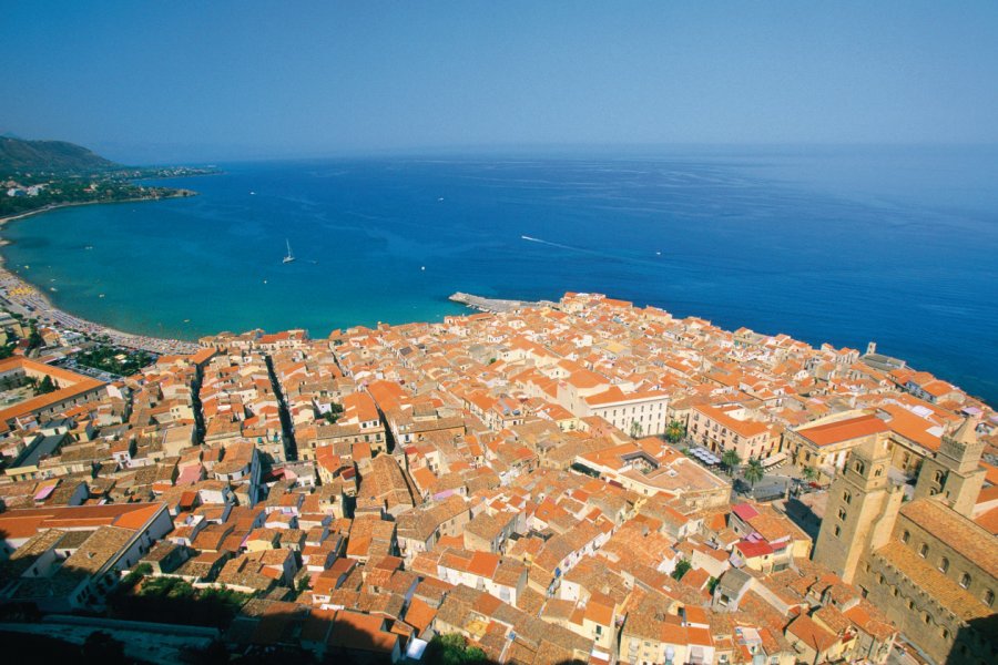 Cefalù vue depuis les hauteurs de la Rocca. Author's Image