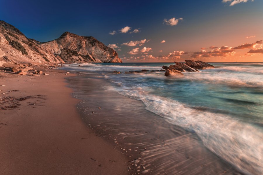 Plage exotique Cavo Paradiso, île de Kos. mike_drosos - iStockphoto.com