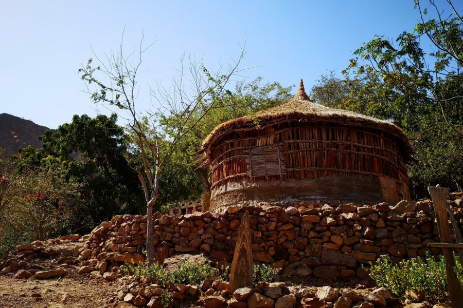 Hébergement traditionnel à Bankoualé. Sophie ROCHERIEUX