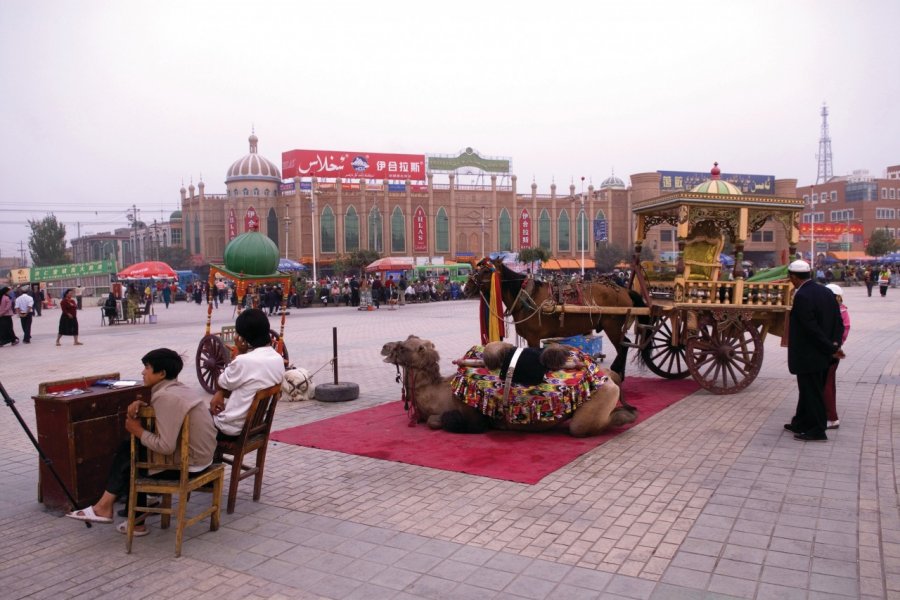 Attractions pour touristes près de la mosquée Id Kah. Alamer - Iconotec