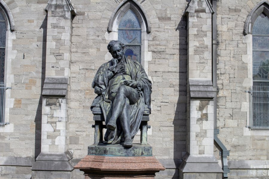 Statue de Benjamin Lee Guinness devant la Christ Church Cathedral, sculptée par John Foley en 1875. noel bennett - shutterstock.com