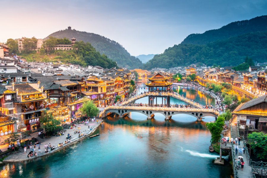 Vue sur Fenghuang. TAW4 - Shutterstock.com