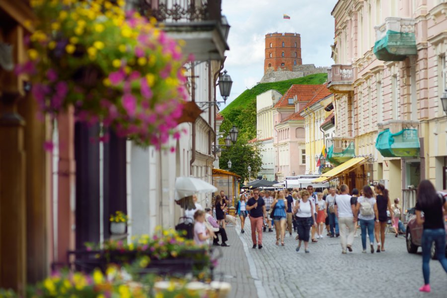 Dans les rues de la vieille ville de Vilnius. MNStudio - Shutterstock.com