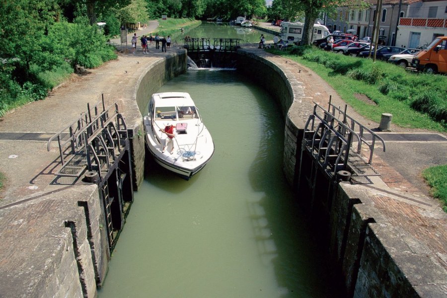 Passage d'écluse sur le canal du Midi - Gardouch PHOVOIR