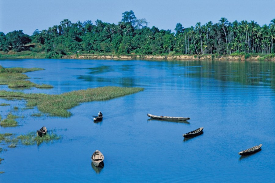 Barques sur l'Irrawaddy. Alamer - Iconotec