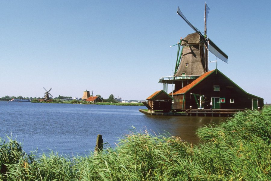 Moulin au bord de l'eau, dans la campagne de Zaandam. Author's Image