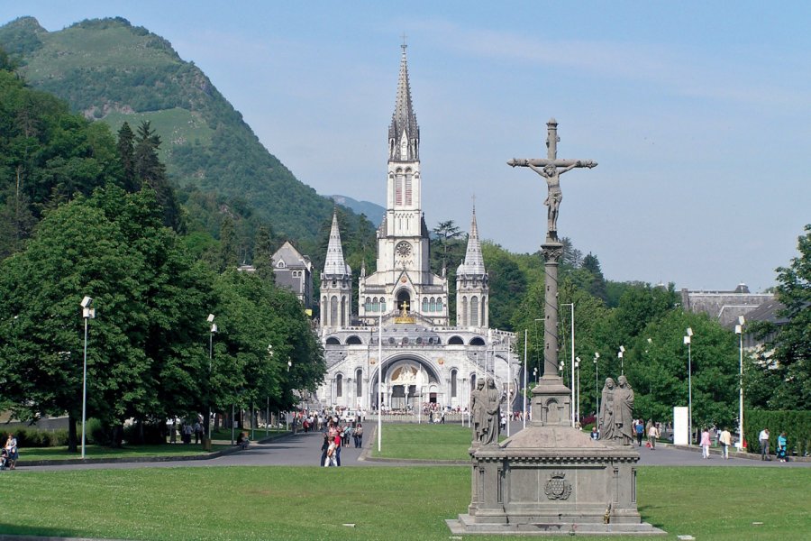 Le Calvaire des Bretons et les basiliques de l'Immaculée Conception et Notre-Dame-du-Rosaire à Lourdes JACQUES.MOISSONNIÉ - XILOPIX