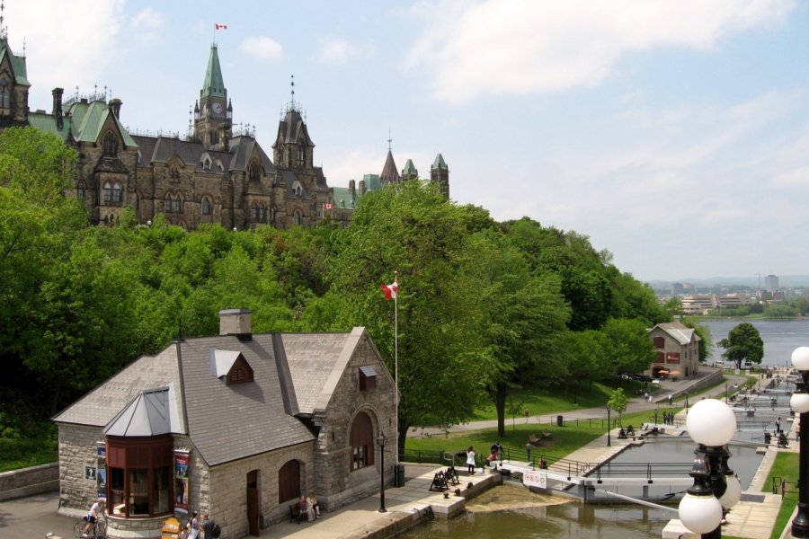 Le canal Rideau et le Parlement du Canada. Valérie FORTIER