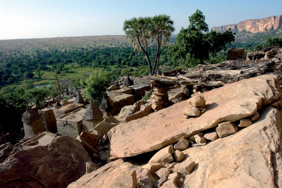 Nichés sur la falaise de Bandiagara, les villages dogon semblent tout droit sortis d'un mirage Sébastien CAILLEUX