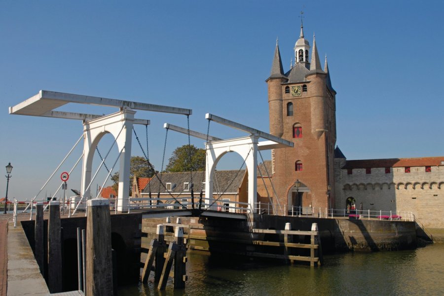 Zuidhavenpoort a été construit au XIVe siècle. brytta - iStockphoto.com