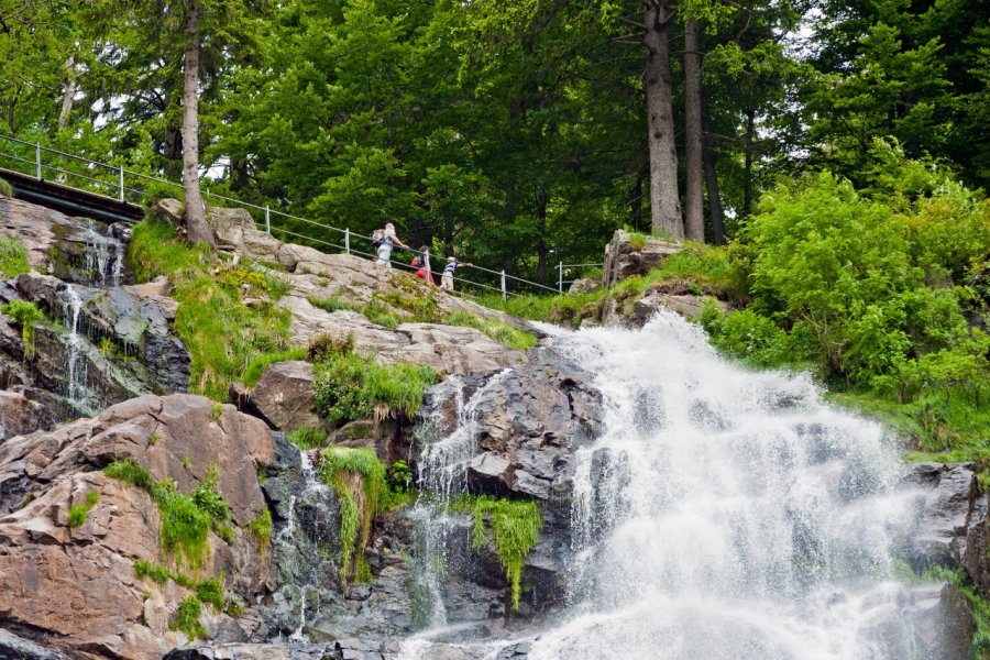 Les chutes d'eau de Todtnau. Juergen Wackenhut - Shutterstock.com