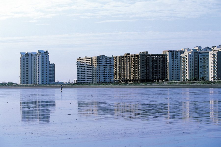 Immeubles devant la plage de Clifton. Hervé Bernard - Iconotec
