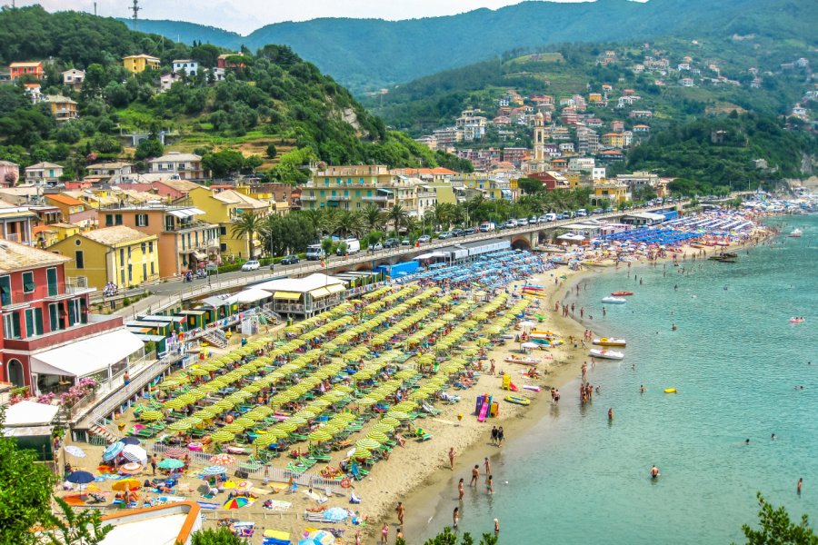 Le village de Moneglia. Benny Marty - Shutterstock.com