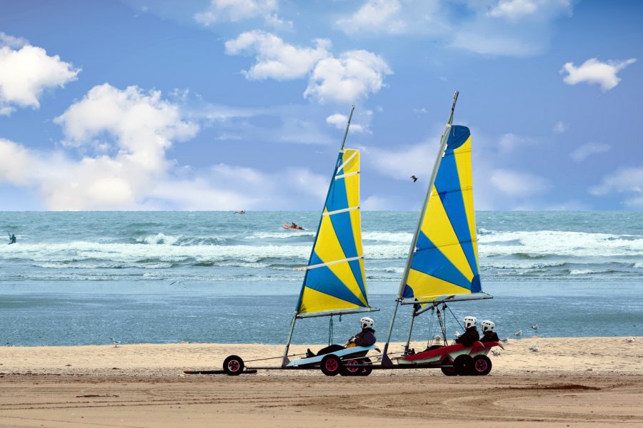 Chars à voile à Fort-Mahon-Plage. (© guitou60 - stock.adobe.com))