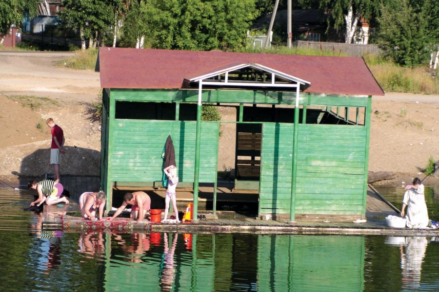 Lavoir sur le fleuve. Stéphan SZEREMETA