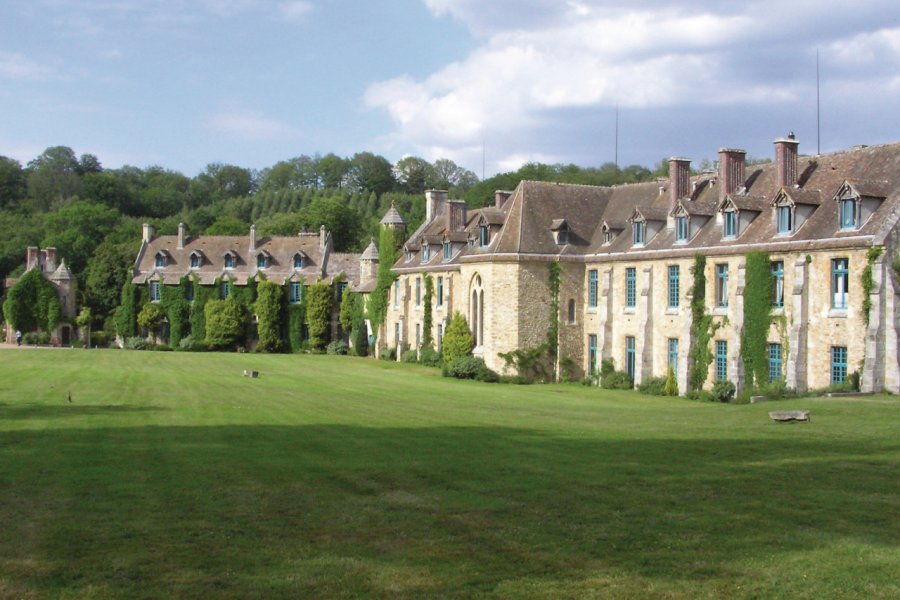 L'abbaye des Vaux-de-Cernay Emmanuelle Combaud - Fotolia