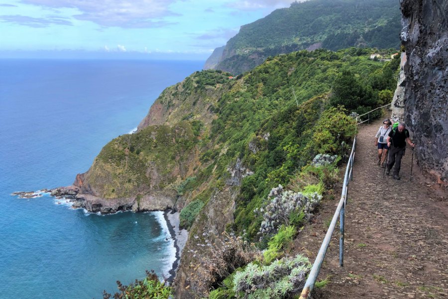 Randonnée à corniche, Arco de São Jorge. Ludovic DE SOUSA