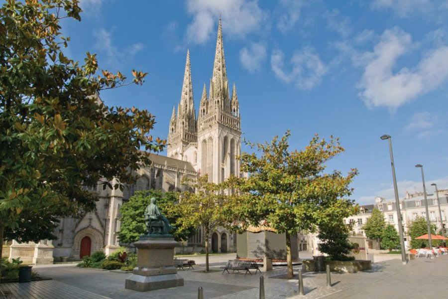 Vue sur la cathédrale Saint-Corentin de Quimper. Saintho - iStockphoto