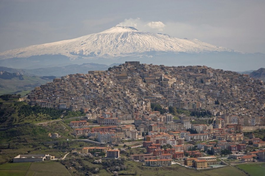 Gangi au pied de l'Etna. S. Remain - Iconotec