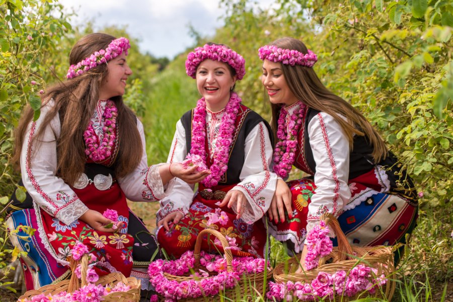 Jeunes bulgares au festival de la rose à Kazanlak. nikolay100 - Shutterstock.com