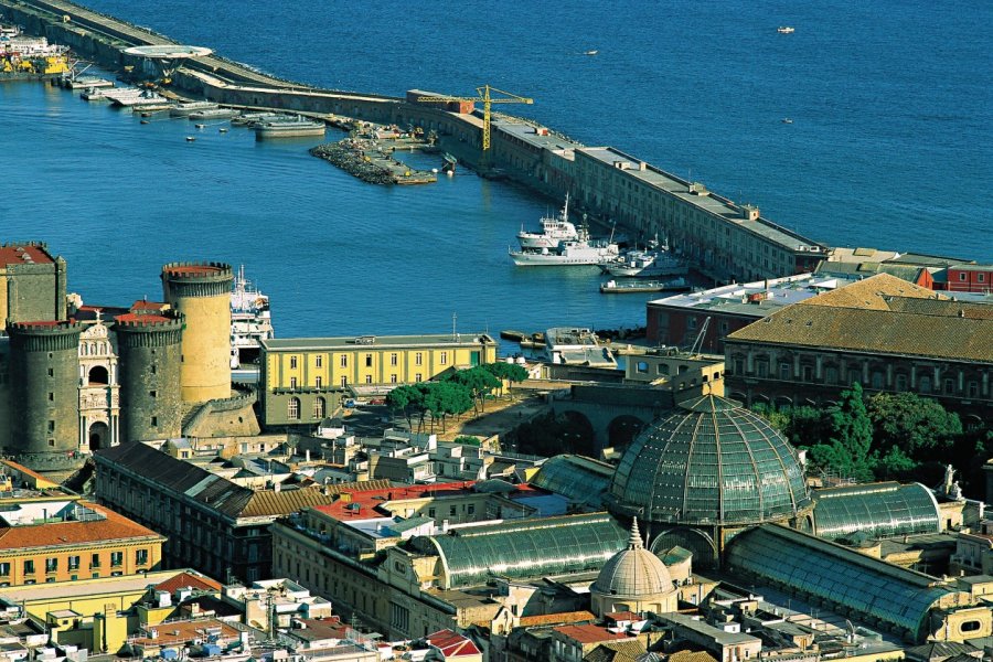 Le port de Naples. Hugo Canabi - Iconotec