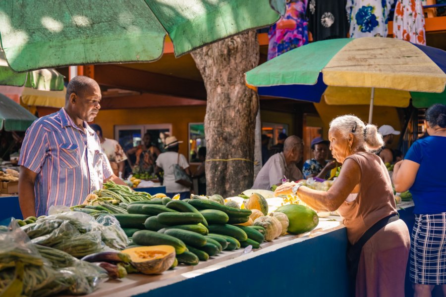 Marché de Victoria. fokke baarssen - Shutterstock.com