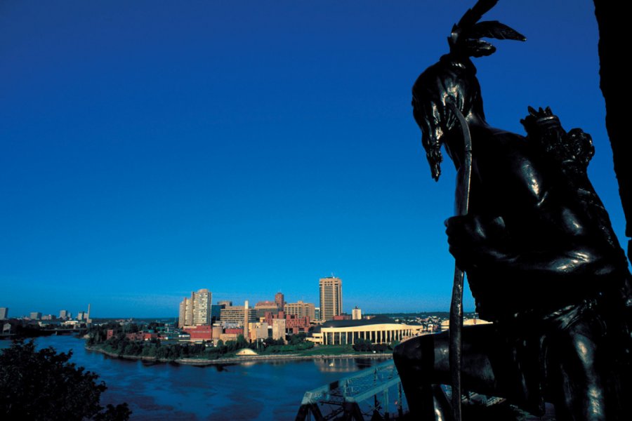 Vue sur Gatineau (secteur Hull) depuis le monument Champlain. - ©Cali - Iconotec