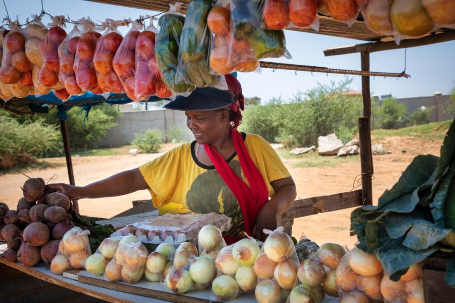 Vendeuses et fruits et légumes. Lucian Coman - Shutterstock.Com