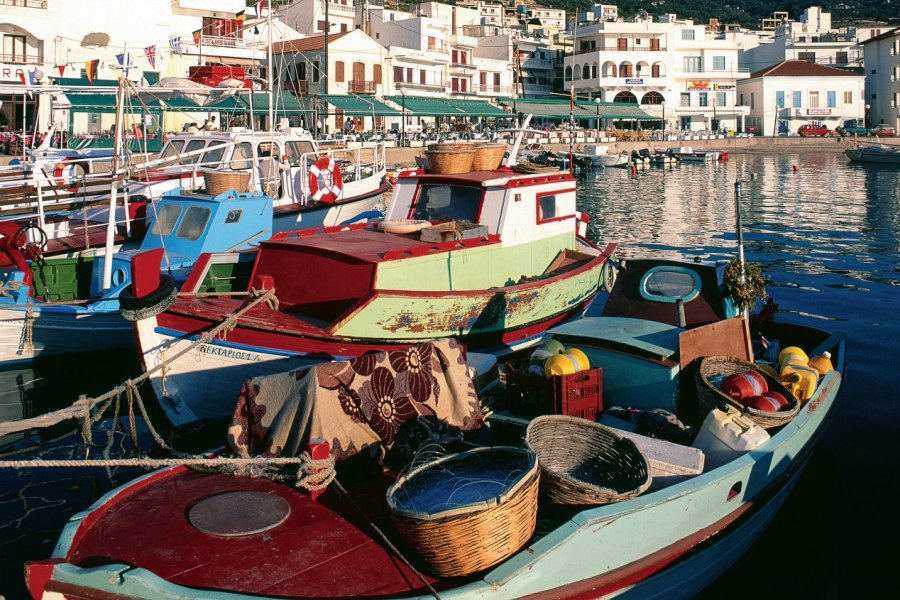 Le petit port de Karpathos, Ta Pigadia. Alamer - Iconotec