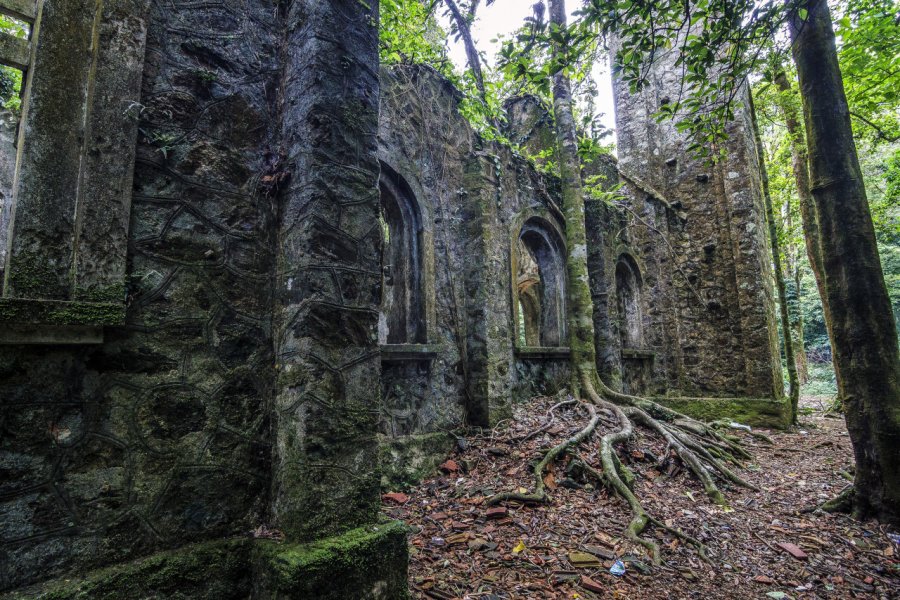 Vieille église dans le Parc National de Ba Vi. Saigoneer - Shutterstock.com