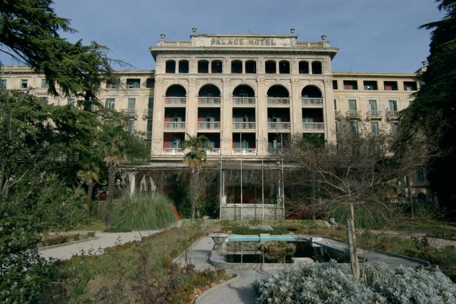 Ancienne photo du Grand Hotel avant sa rénovation. Stéphan SZEREMETA