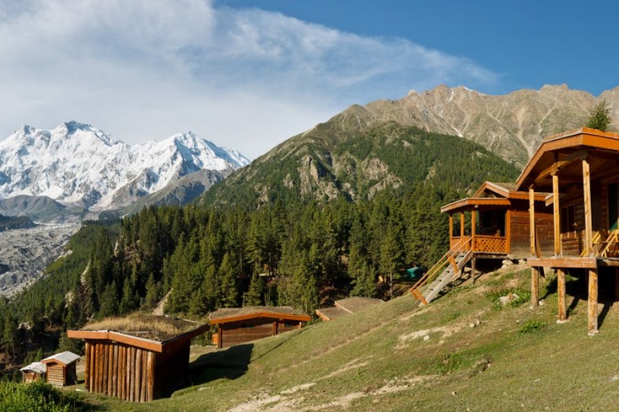 Panorama sur Nanga Parbat et Fairy Meadows. Patrick Poendl / Shutterstock.com