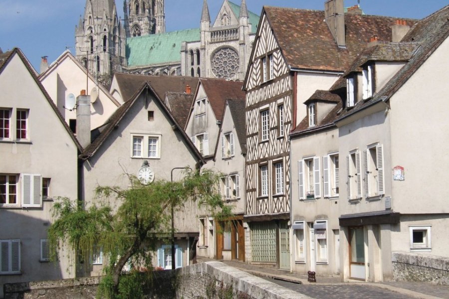 Quartier du centre-historique en bordure de l'Eure - Chartres (© Stéphan SZEREMETA))