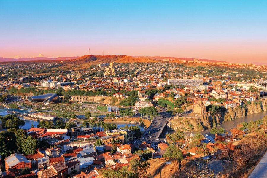 Vue panoramiqe de Tbilissi au coucher du soleil. Vvvita - iStockphoto