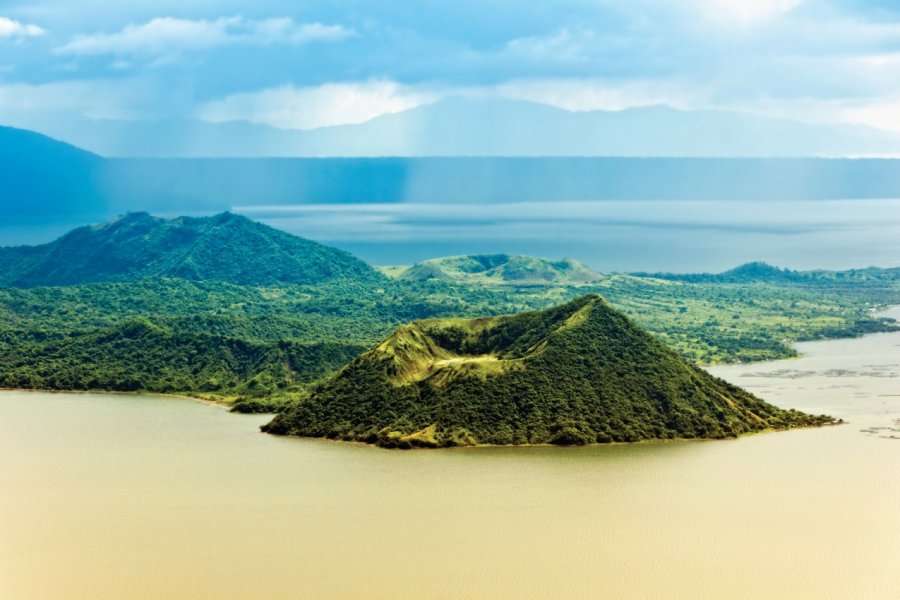 Lac Taal et son volcan. Tonyoquias - iStockphoto