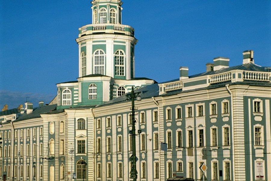 Quai de l'Université, musée Curio. (© Author's Image))