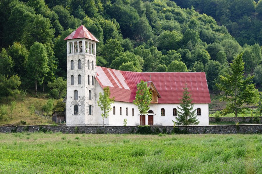 Eglise de Vermosh. ollirg - shutterstock.com