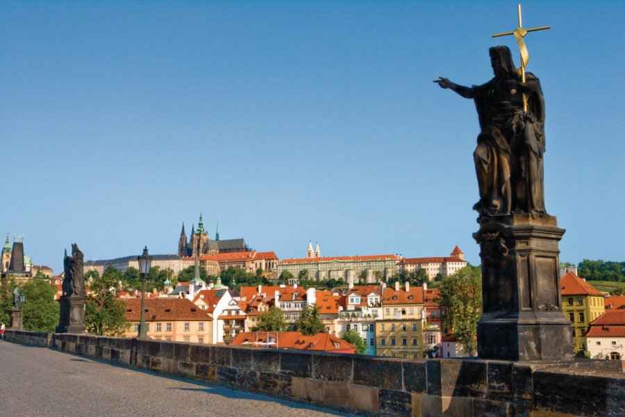 Pont Charles (Karlův most), statue de saint-Jean-Baptiste. (© Author's Image))