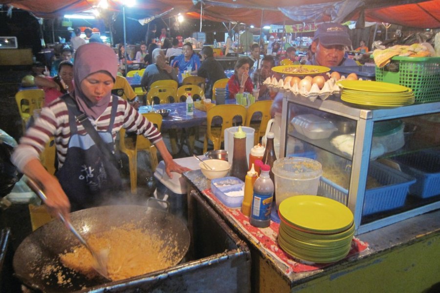 Restaurant du marché de nuit de Kota Kinabalu Stéphan SZEREMETA