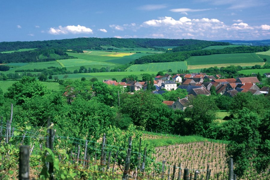 Panorama du village de Metz-le-Comte VALÉRY D'AMBOISE