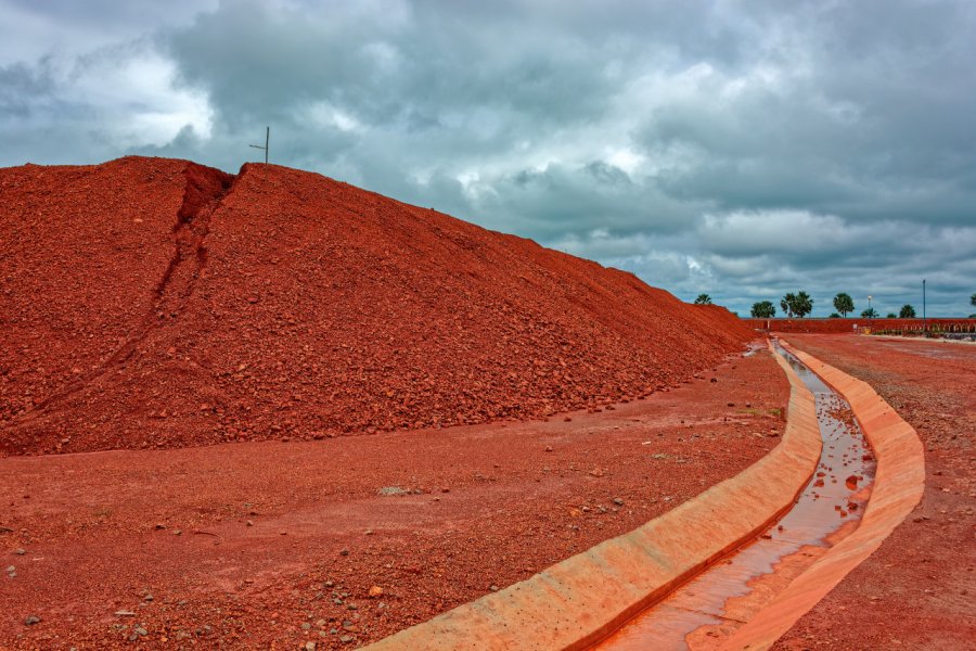 Mine de Bauxite. Igor Grochev - Shutterstock.com